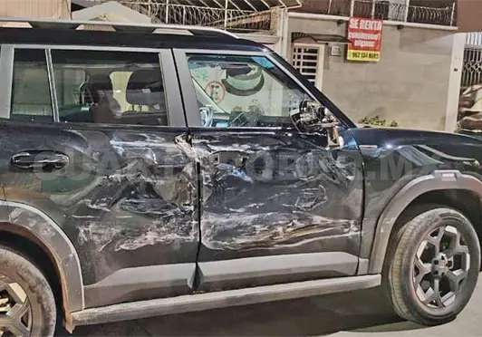 Autob&uacute;s se pasa la preferencia y choca