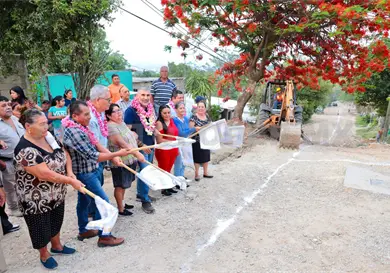 Inician m&aacute;s de 400 metros de pavimentaci&oacute;n