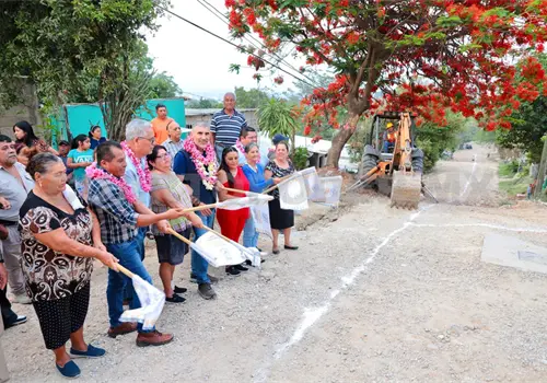 Inician m&aacute;s de 400 metros de pavimentaci&oacute;n