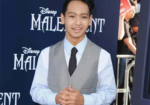 Hijo de Brad busca borrar su apellido Hijo de Brad busca borrar su apellido