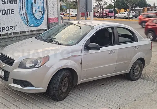 Trata de retornar y termina chocando