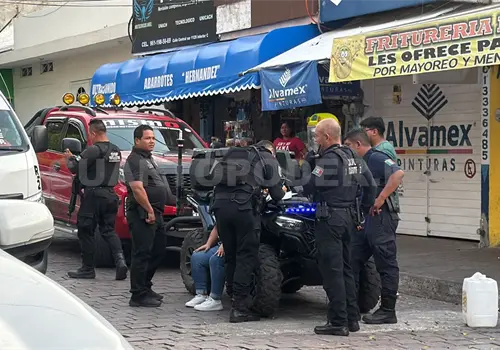 A punta de pistola asaltan a una mujer