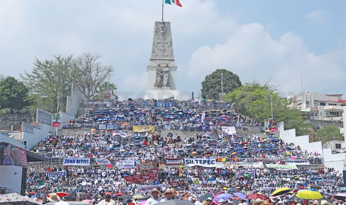 La actividad enlazó plazas públicas de las 32 entidades federativas. Samuel Meneses / CP