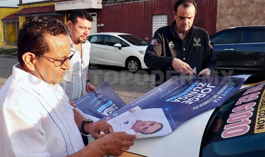 Los promocionales de Zúñiga aparecen anunciados en lonas y micro perforados del transporte público. Rafael Victorio / CP