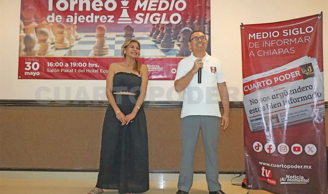 López Martínez, junto a Ana María de la Cruz Morales, directora de información y comercialización de Cuarto Poder. Diego Pérez/CP