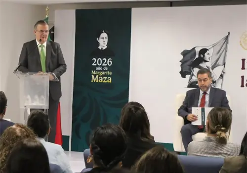 Advierte Ebrard que libre comercio qued&oacute; atr&aacute;s