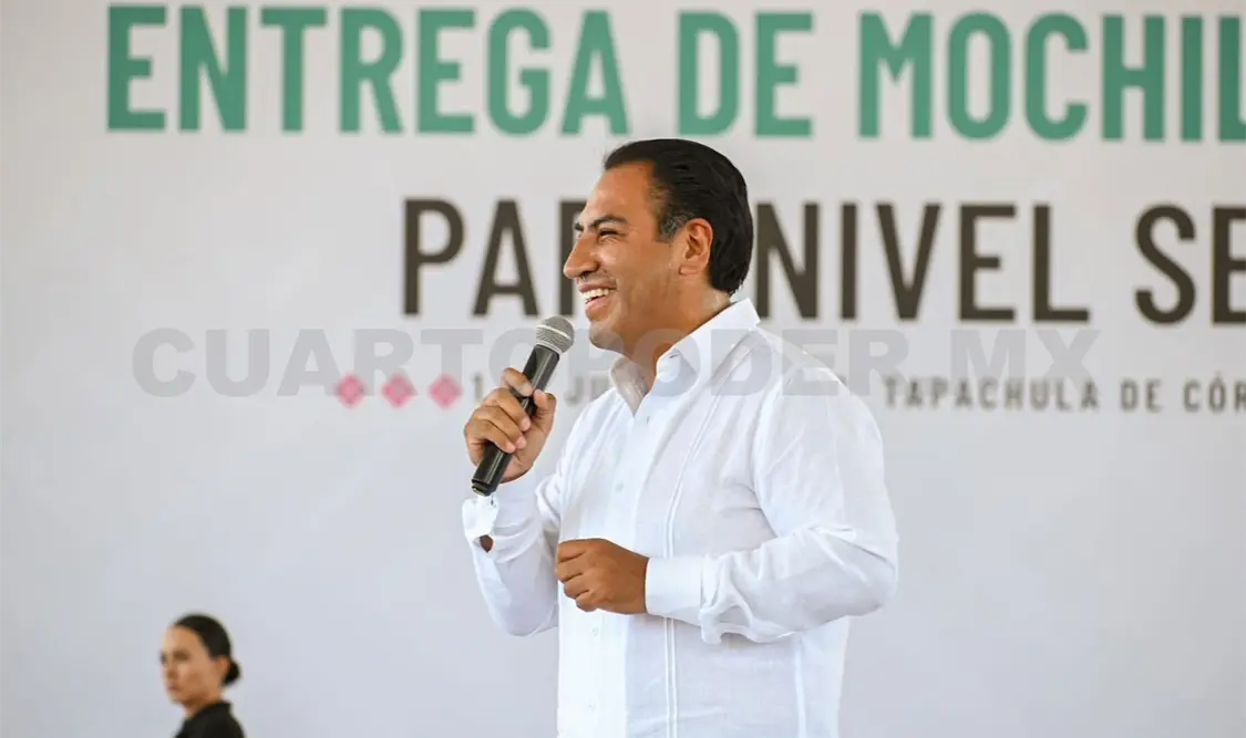 El mandatario señaló que esta iniciativa tiene como propósito beneficiar al alumnado de nivel secundaria. Cortesía