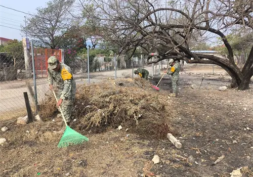Colabora Ej&eacute;rcito en limpieza de escombros