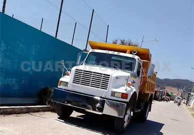 Se manifiestan conductores de volteos en Teopisca