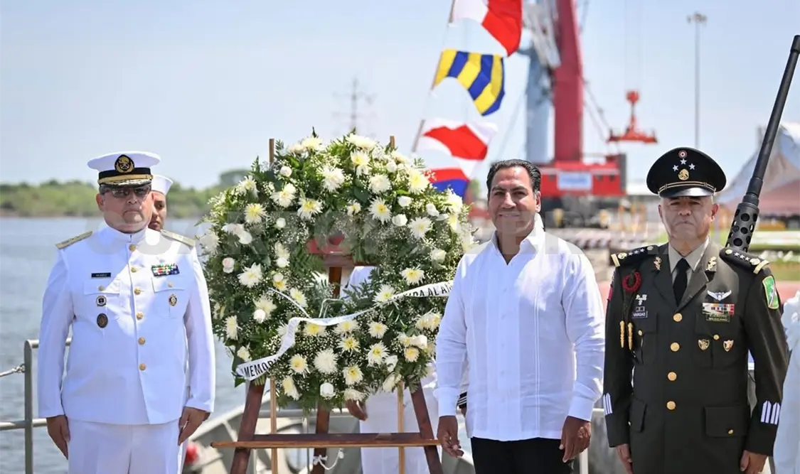 Reconocen a mujeres y hombres de la Marina