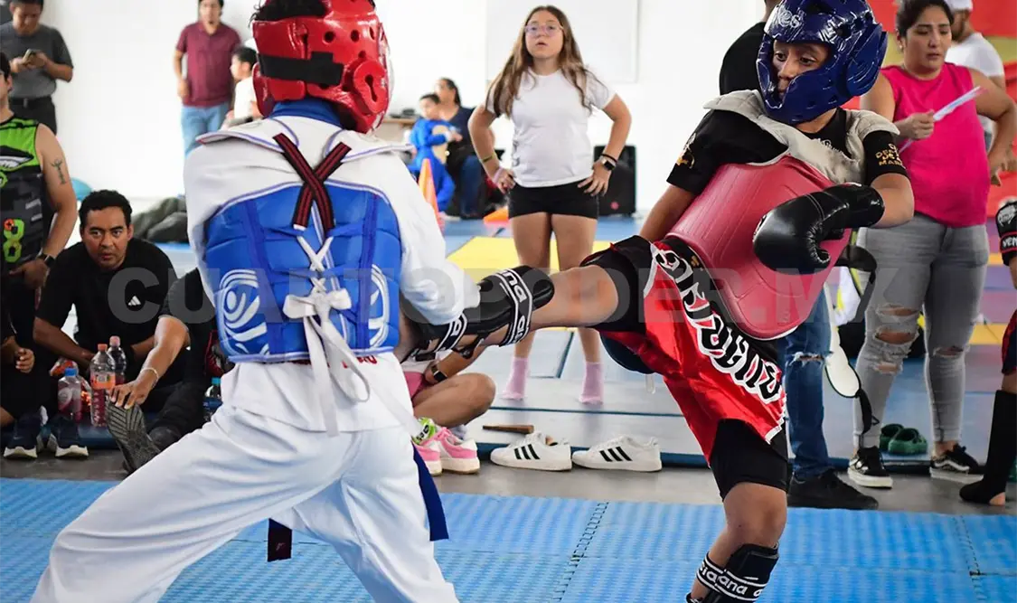 Más de 150 atletas de diferentes municipios participaron en el Campeonato Estatal de Kickboxing 2026, celebrado en Tuxtla Gutiérrez. Cortesía