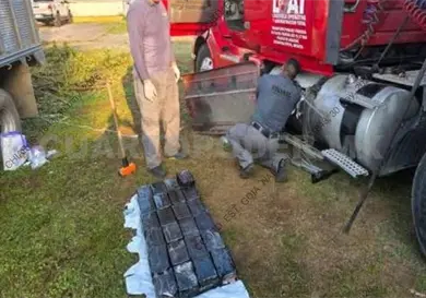 Aseguran 100 kilos de coca&iacute;na en tr&aacute;iler