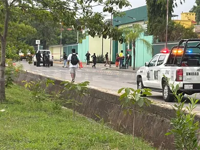 Muere mujer arrollada al tratar de cruzar v&iacute;a