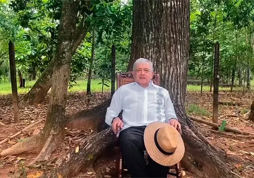 EUA est&aacute; tratando de debilitar a Morena: AMLO