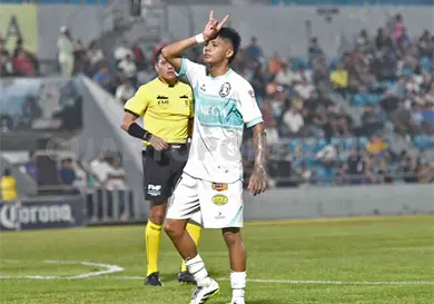 Alan Vázquez llega a encender el club Racing Alan Vázquez llega a encender el club Racing