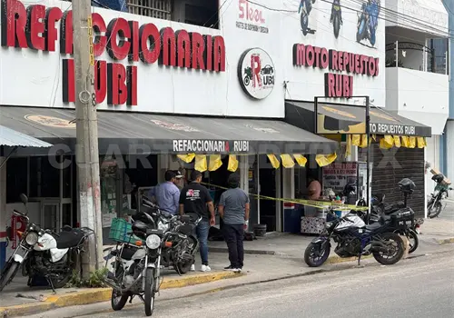 Se desvanece y muere sexagenario en refaccionaria