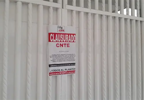 Maestros clausuran secundaria en Tuxtla