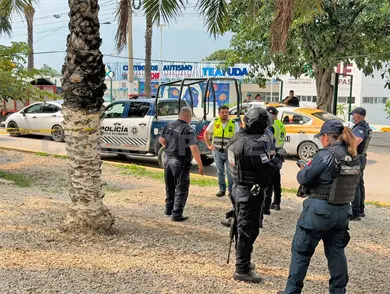 Lo encuentran sin vida frente a hospital general