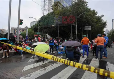 Integrantes de la CNTE marchan en Pachuca