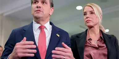Nominan a Todd Blanche para fiscal general interino