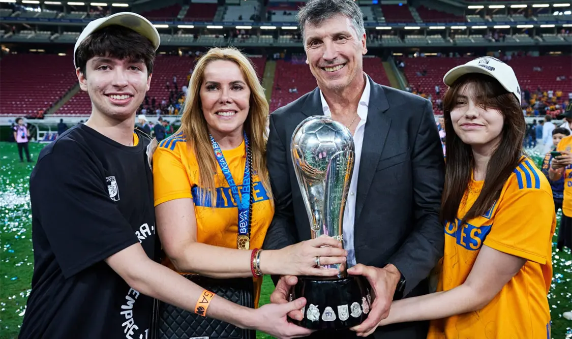 El principal nombre para sustituir a Efra es el del técnico uruguayo Robert Siboldi, quien ya cuenta con experiencia en la Liga MX. Agencias