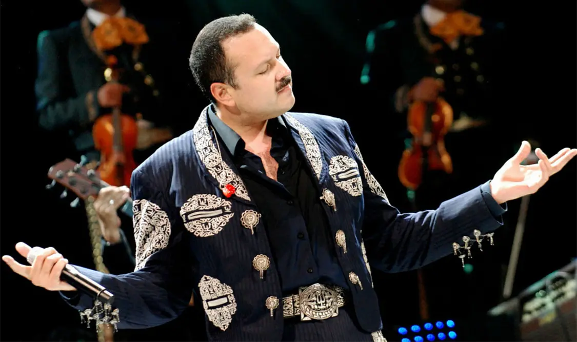 Pepe Aguilar “batea” a Majo y Nodal