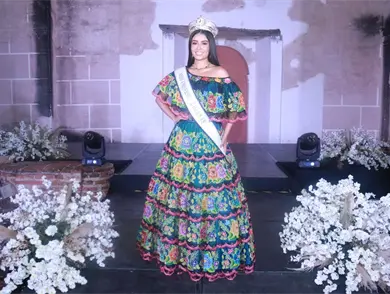 Vestida de Chiapas, tejida de valent&iacute;a