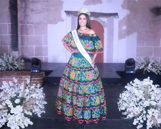 Vestida de Chiapas, tejida de valentía Vestida de Chiapas, tejida de valentía