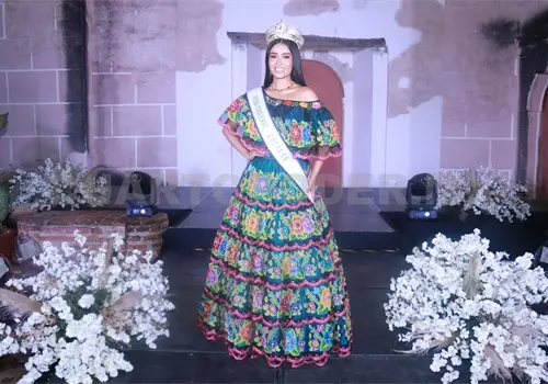 Vestida de Chiapas, tejida de valent&iacute;a