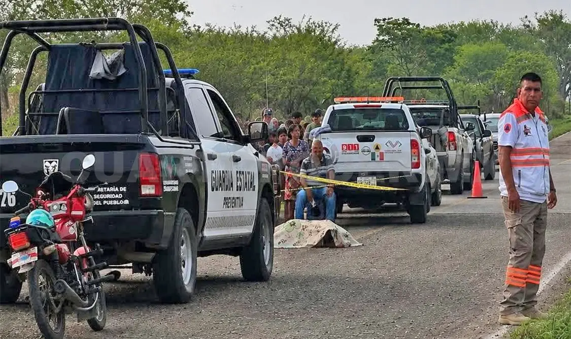Una de las llantas se desprendió y el chofer perdió el control del vehículo. Cortesía