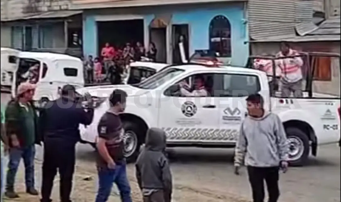 El área fue asegurada mientras se llevaba a cabo el retiro del camión. Cortesía