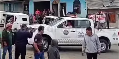 Volcadura de camión de volteo deja un lesionado Volcadura de camión de volteo deja un lesionado