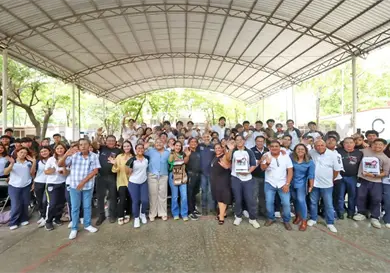 Entregan paquetes escolares a m&aacute;s de 458 alumnos