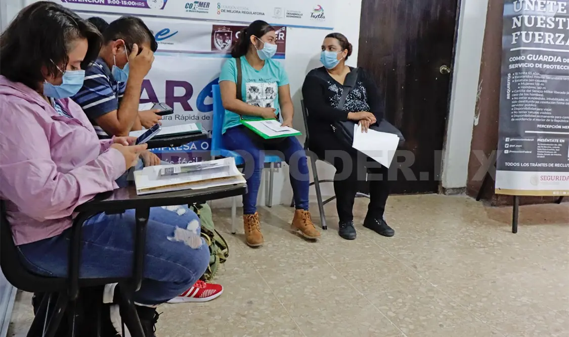En la foto se puede apreciar a personas en búsqueda de empleo. Diego Pérez / CP
