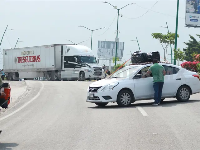 Afecta al transporte bloqueo magisterial Afecta al transporte bloqueo magisterial