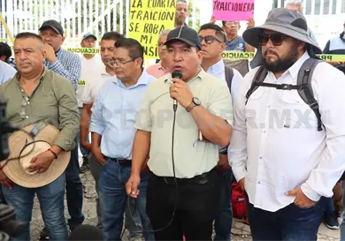 Sección 7 bloquea planta de Pemex Sección 7 bloquea planta de Pemex