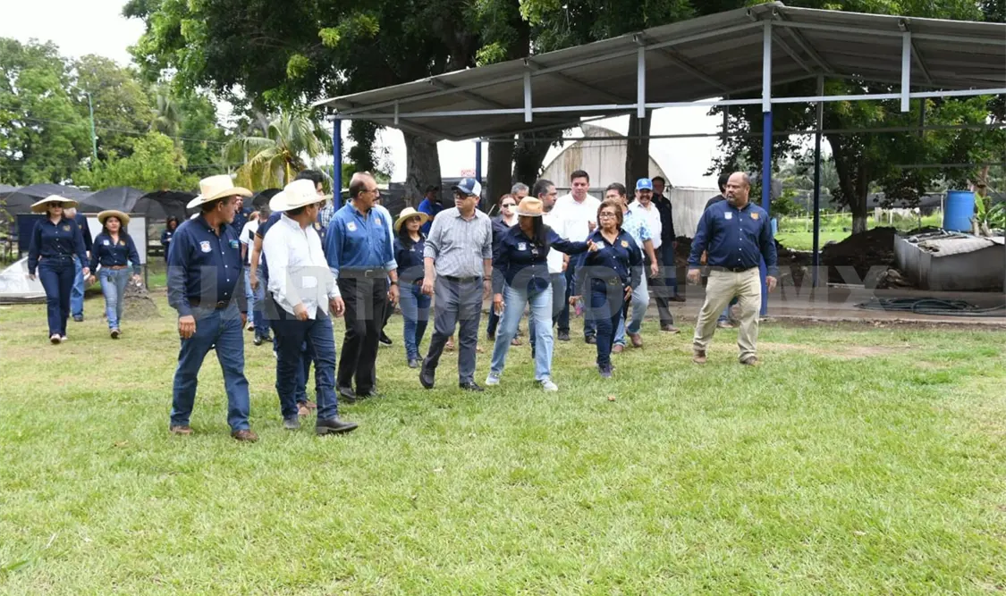 Rector Oswaldo Chacón visitó las instalaciones de la Facultad de Ciencias Agrícolas. Cortesía