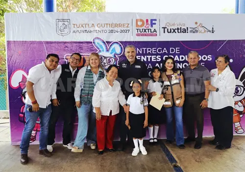 Llegan más lentes a escuelas primarias públicas de Tuxtla Llegan más lentes a escuelas primarias públicas de Tuxtla