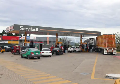 Combustible podría escasear en las próximas horas Combustible podría escasear en las próximas horas