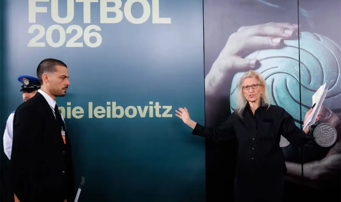 En el Museo Nacional de Antropología, la fotógrafa presentó su nuevo trabajo sobre futbol. Cortesía
