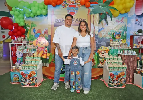 Carlos Ra&uacute;l y su fiesta jur&aacute;sica