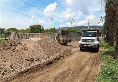 Dispone Secretaría maquinaria para limpiar calles Dispone Secretaría maquinaria para limpiar calles