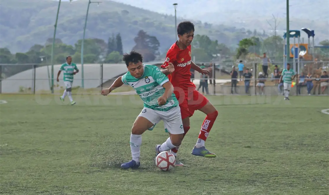 La Unidad Deportiva de Bochil albergará este domingo los encuentros que definirán a los campeones del torneo estatal. Alan Pola/CP