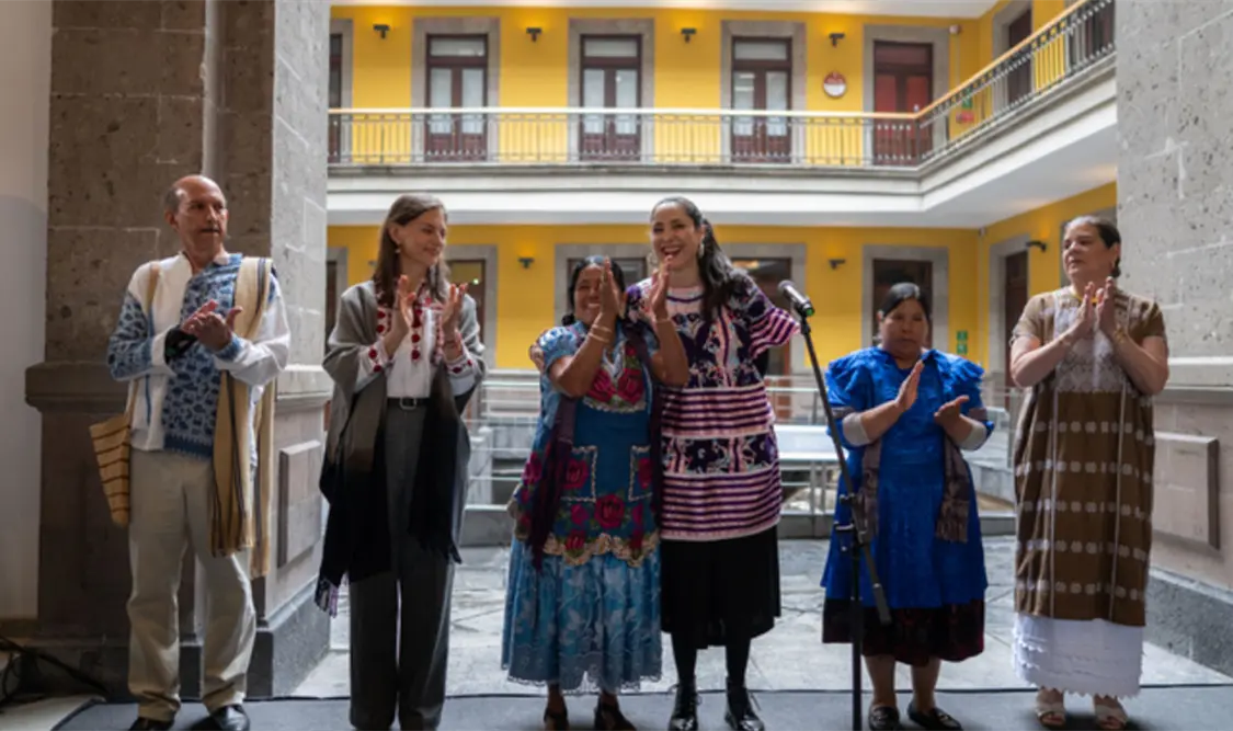 En la inauguración también participaron las artesanas Macrina Mateo y María Eugenia Ferrer, entre otras. Cortesía