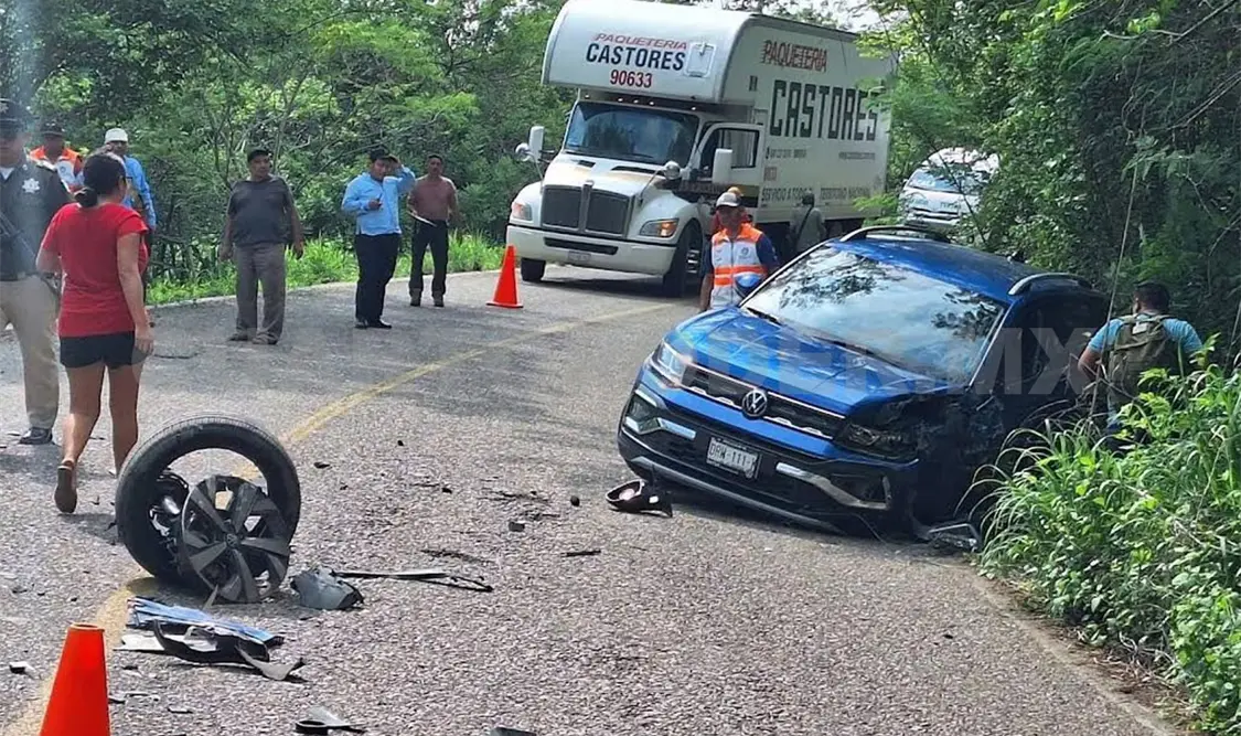 Cuando ambos transitaban en una curva, por El Recreo, se estamparon de frente. Ulises Villalobos / CP