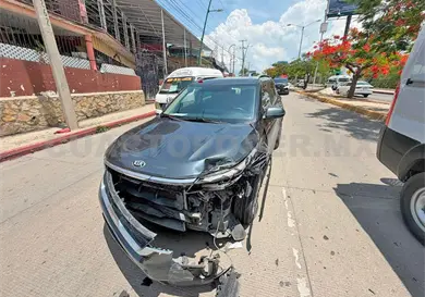 Colisión deja a una mujer embarazada con golpes Colisión deja a una mujer embarazada con golpes