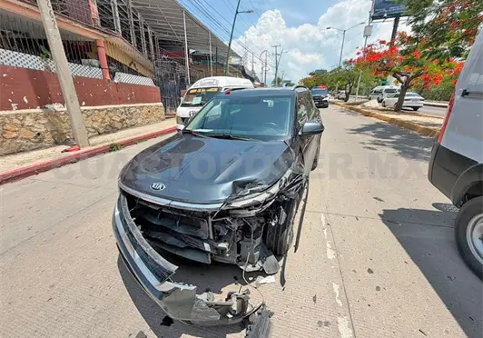 Colisión deja a una mujer embarazada con golpes Colisión deja a una mujer embarazada con golpes
