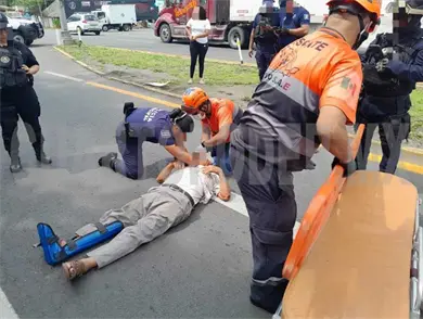 Arrollan a peat&oacute;n en la Costera y resulta lesionado