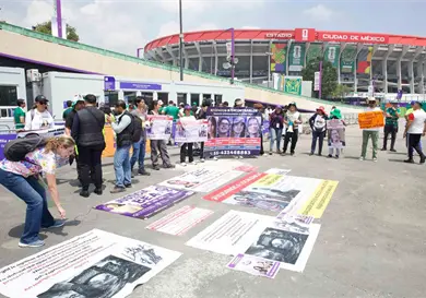 Madres protestan en el estadio de la CDMX Madres protestan en el estadio de la CDMX