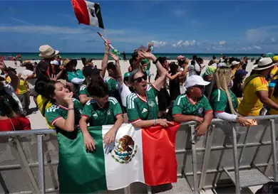 Mexicanos en EE. UU. celebran triunfo del Tri Mexicanos en EE. UU. celebran triunfo del Tri
